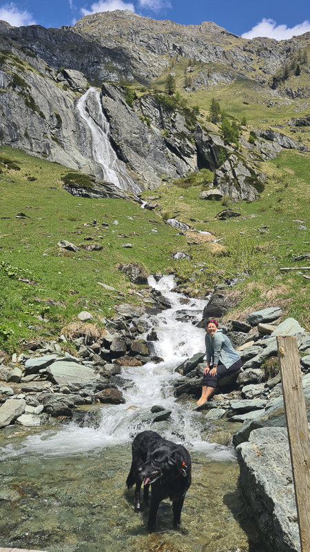 wanderung umbalfälle mit hund wasserfall