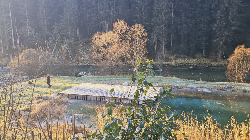 badeteiich und fluss zum baden im moserhof kärnten