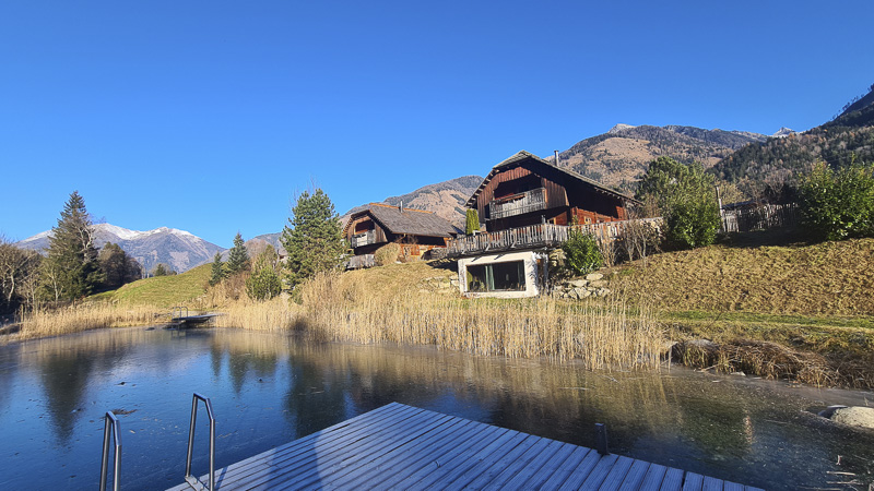 moserhof landgut premium chalet am badeteich, eingezäunte gärten